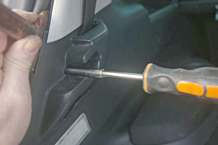 IMGP5078.JPG - Fitting a Peugeot 308SW reversing camera